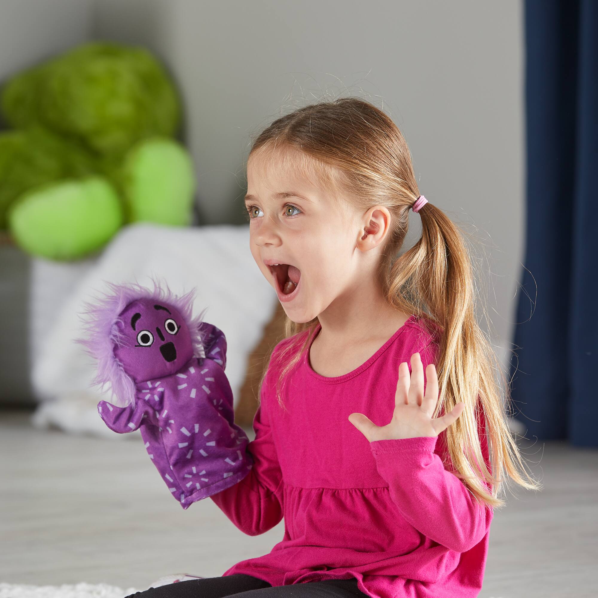 hand2mind Feelings Family™ Hand Puppets Set
